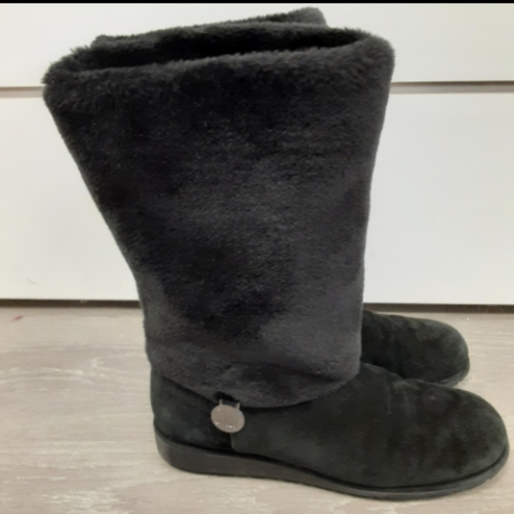 Stuart Weitzman S 7.5/8 Sanitized, Waterproof